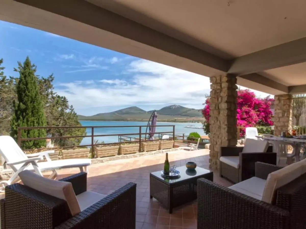Villa Flavia Direttamente Sul Mare Con Terrazza Incantevole Per 6 Persone location