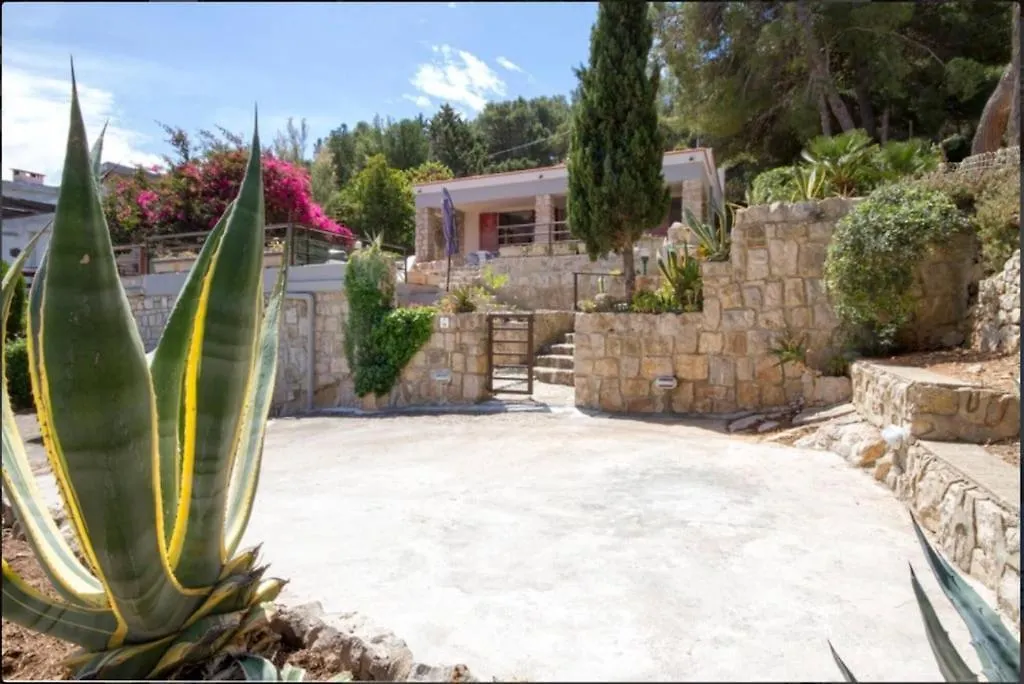 Casa vacanze Villa Flavia direttamente sul mare con terrazza incantevole per 6 persone Alghero