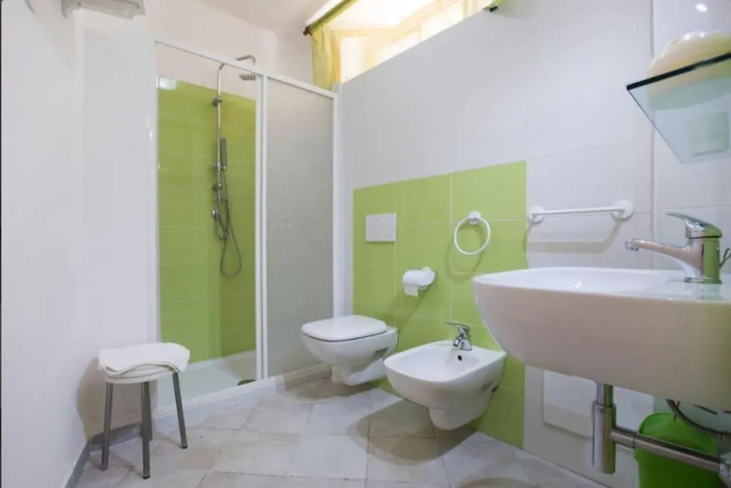 Casa vacanze Villa Flavia direttamente sul mare con terrazza incantevole per 6 persone Alghero Italia