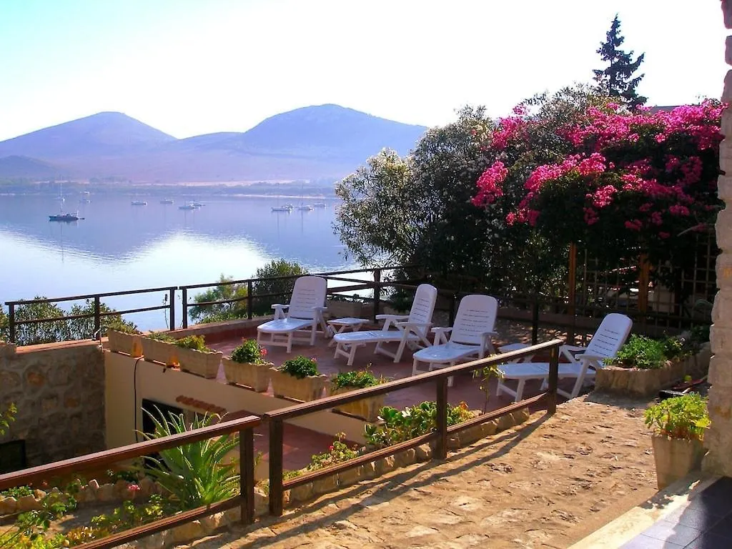 Casa vacanze Villa Flavia direttamente sul mare con terrazza incantevole per 6 persone Alghero