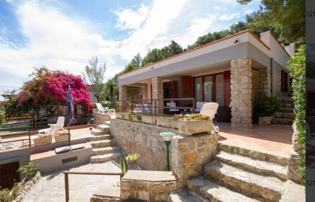 Villa Flavia direttamente sul mare con terrazza incantevole per 6 persone Alghero Italia