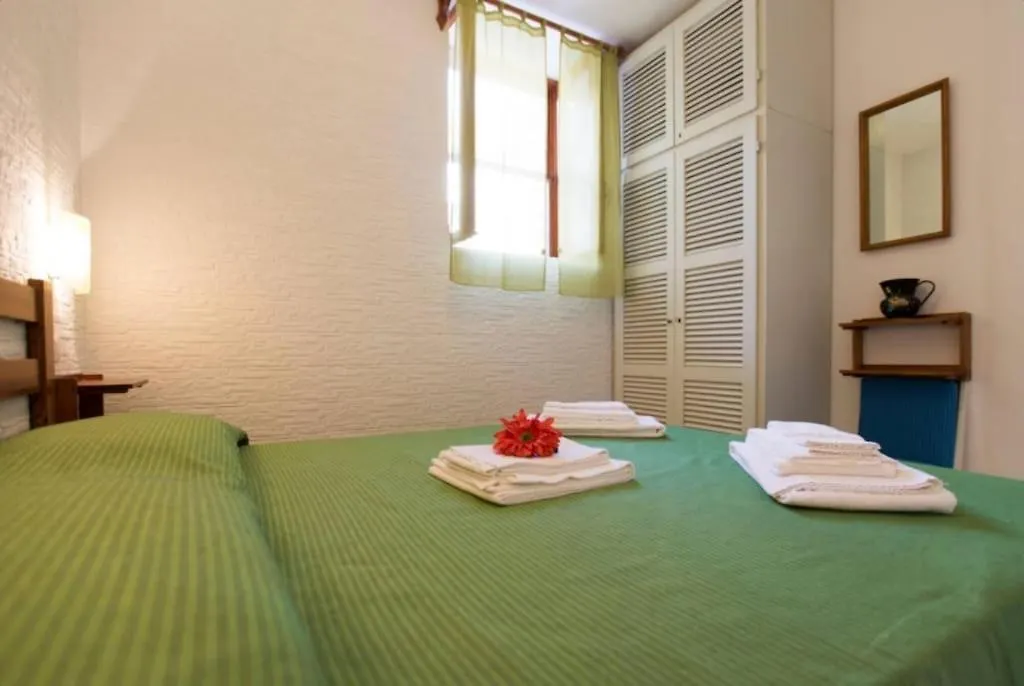 Villa Flavia direttamente sul mare con terrazza incantevole per 6 persone Alghero 0*,  Italia