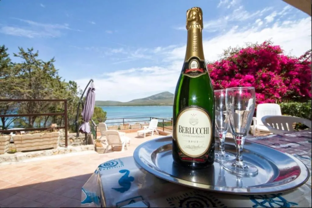 Villa Flavia direttamente sul mare con terrazza incantevole per 6 persone Alghero